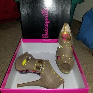 Betsyville heels